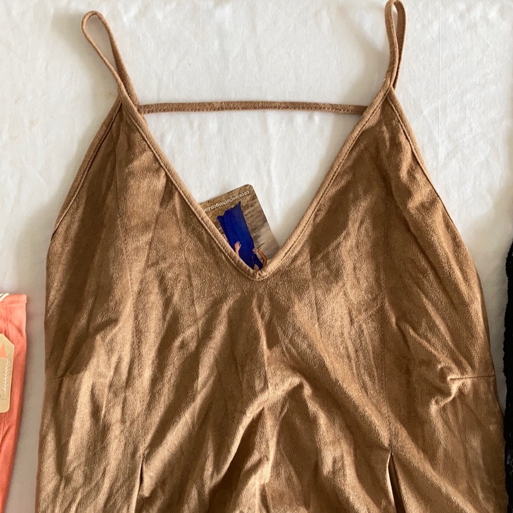 Tops - Picture 2 of 3